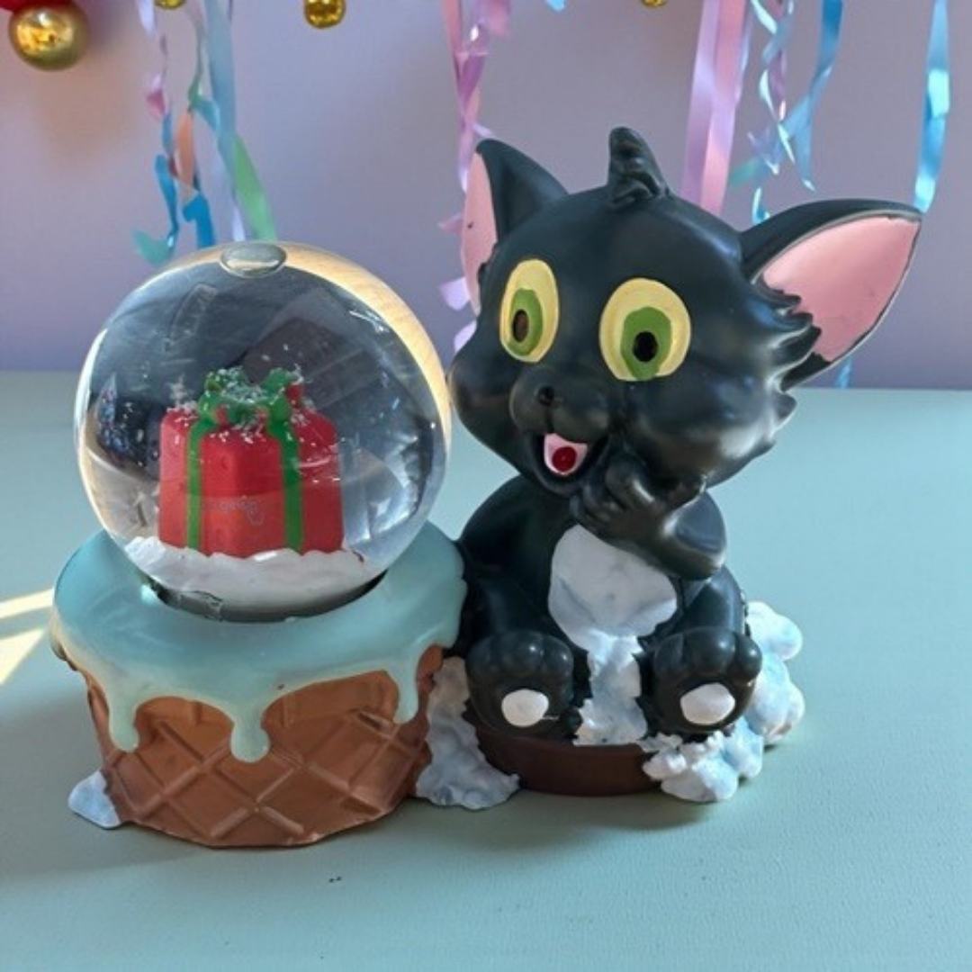 Kedi Biblolu Işıklı Müzikli Kar Küresi (Orta Boy)